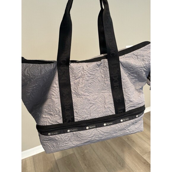 LeSportsac Weekender Overnight Gym Bag Medium Gray Duffle Bag - Picture 1 of 9